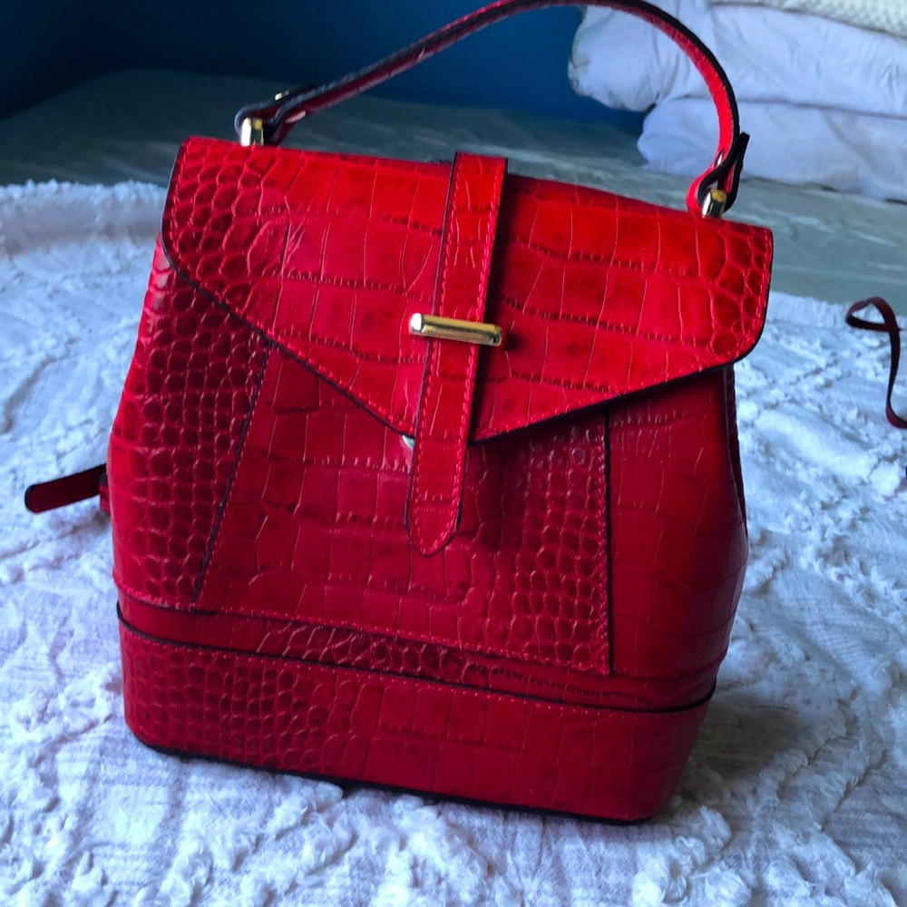 Divina Firenze Convertible Flap Satchel Backpack NWOT